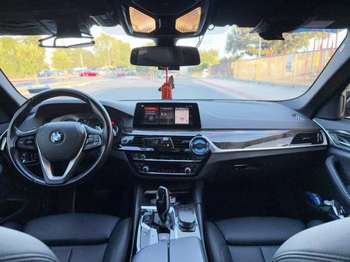 Black 2019 BMW 530e iPerformance