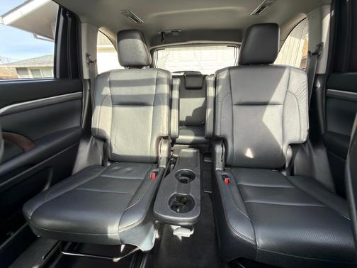 2019 Toyota Highlander Limited Platinum