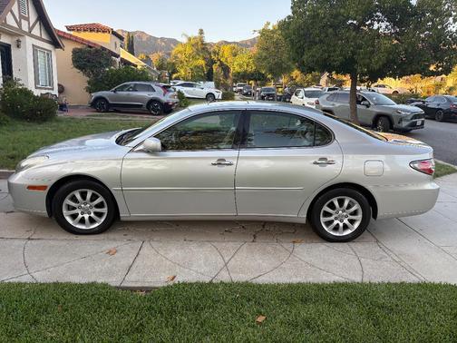 Silver 2002 Lexus ES 300 Base