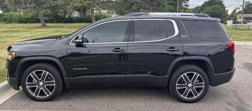 Black 2023 GMC Acadia SLT
