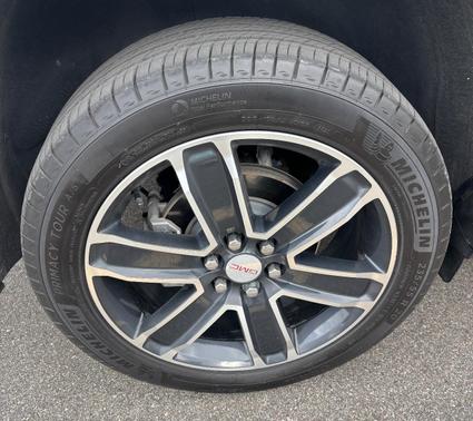 Black 2023 GMC Acadia SLT