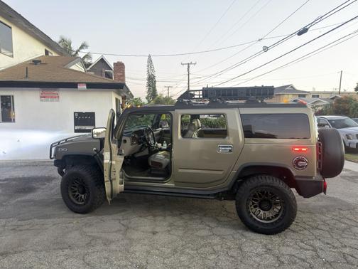 Green 2006 Hummer H2 Base