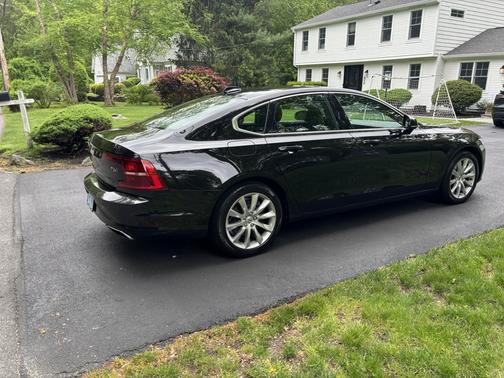 2017 Volvo S90 T6 Momentum