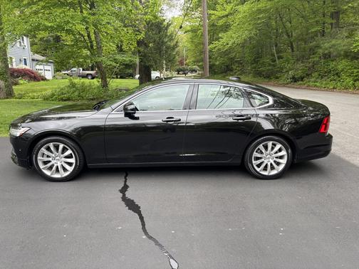 2017 Volvo S90 T6 Momentum