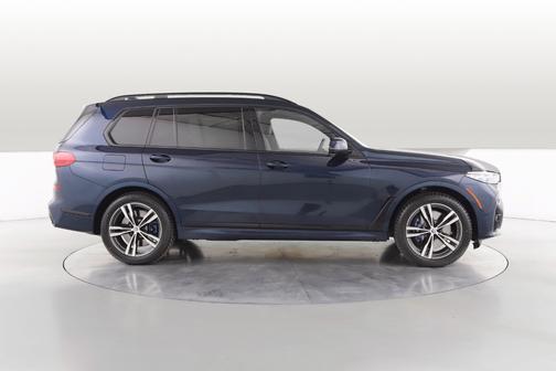 2022 BMW X7 M50i