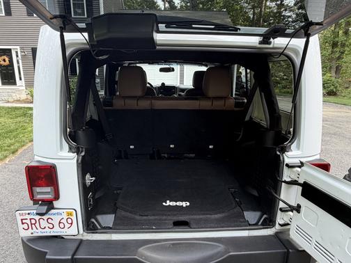 White 2017 Jeep Wrangler Unlimited Rubicon
