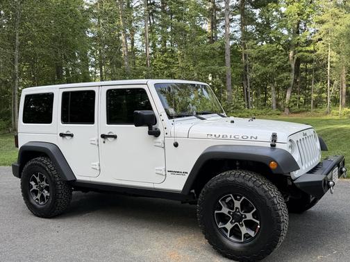 White 2017 Jeep Wrangler Unlimited Rubicon