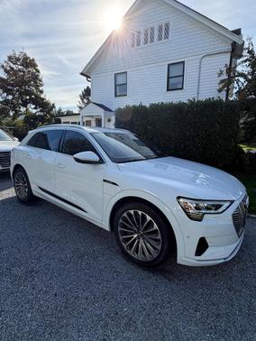 White 2019 Audi e-tron Prestige