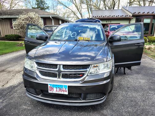 Gray 2017 Dodge Journey SE