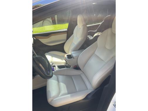 Photo 2 of 5 of 2021 Tesla Model X Performance