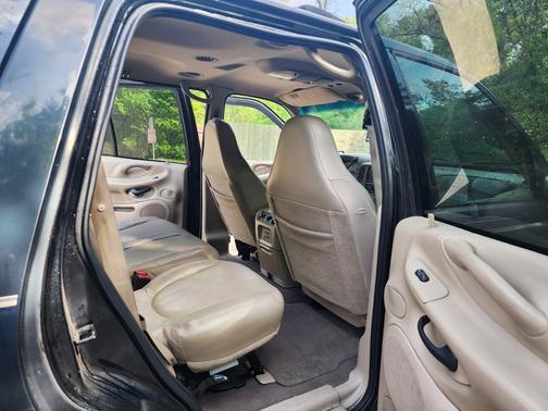 Black 2000 Ford Expedition Eddie Bauer