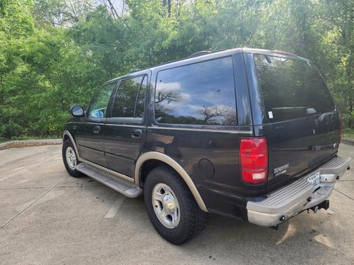 Black 2000 Ford Expedition Eddie Bauer