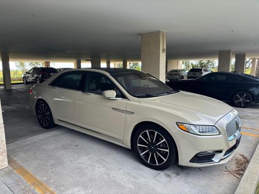 Beige 2018 Lincoln Continental Reserve
