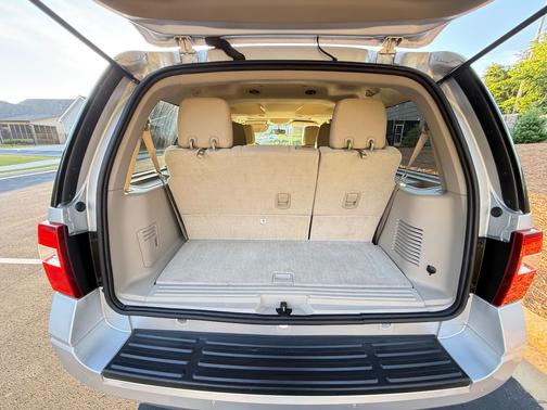 Silver 2014 Ford Expedition XLT