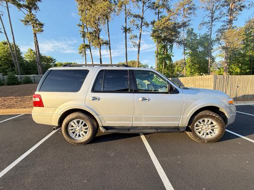 Silver 2014 Ford Expedition XLT