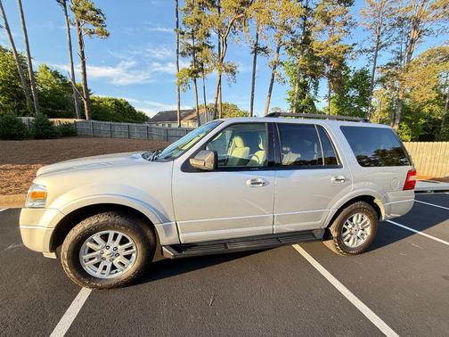 Silver 2014 Ford Expedition XLT