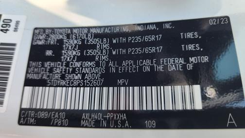 White 2023 Toyota Sienna XLE