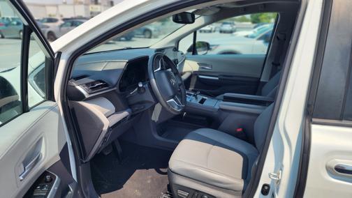 White 2023 Toyota Sienna XLE