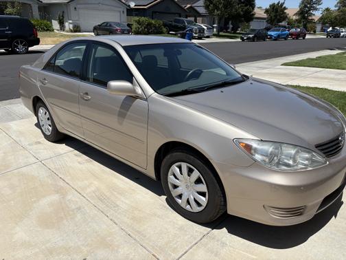 2005 Toyota Camry LE