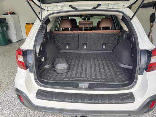 White 2019 Subaru Outback 3.6R Touring