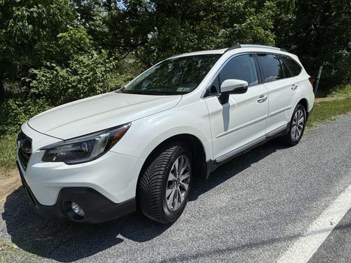 White 2019 Subaru Outback 3.6R Touring
