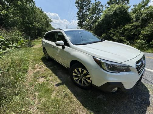 White 2019 Subaru Outback 3.6R Touring