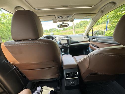 White 2019 Subaru Outback 3.6R Touring
