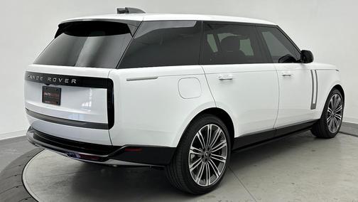 White 2025 Land Rover Range Rover P530 SE LWB 7 Seat
