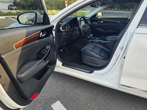 2017 Kia Cadenza Premium