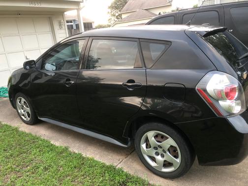 Black 2009 Pontiac Vibe Base
