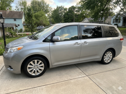 Silver 2013 Toyota Sienna XLE