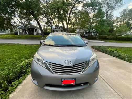 Silver 2013 Toyota Sienna XLE