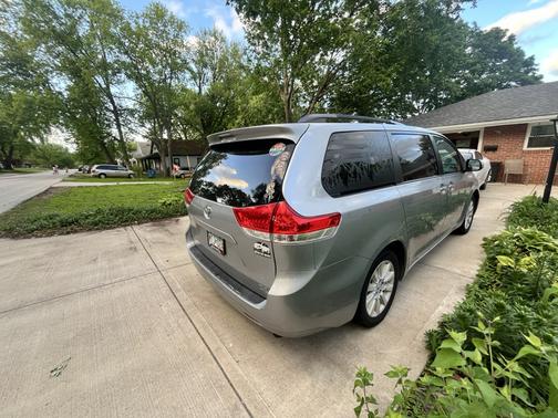 Silver 2013 Toyota Sienna XLE