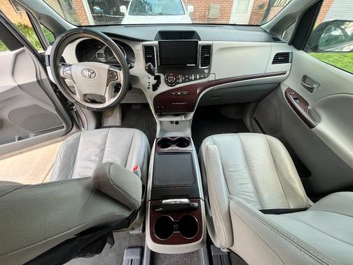 Silver 2013 Toyota Sienna XLE
