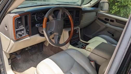2003 Cadillac Escalade Base