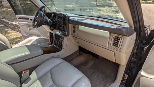 2003 Cadillac Escalade Base