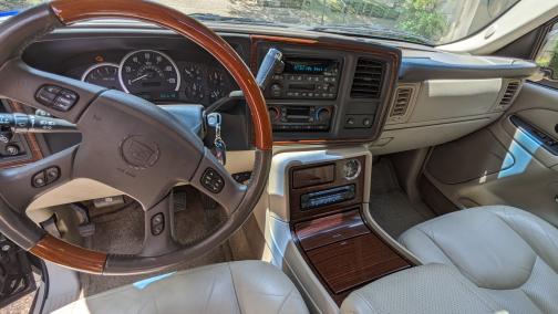 2003 Cadillac Escalade Base