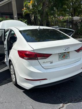 White 2017 Hyundai ELANTRA SE