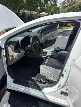 White 2017 Hyundai ELANTRA SE