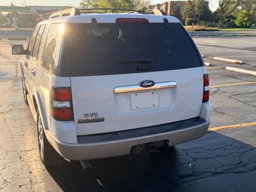 White 2008 Ford Explorer Eddie Bauer