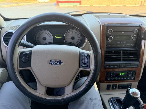 White 2008 Ford Explorer Eddie Bauer