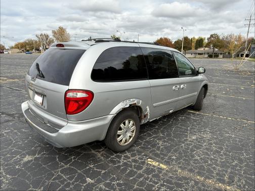 2005 Chrysler Town & Country Touring