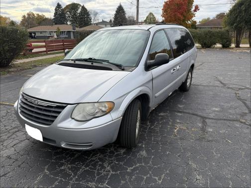 2005 Chrysler Town & Country Touring