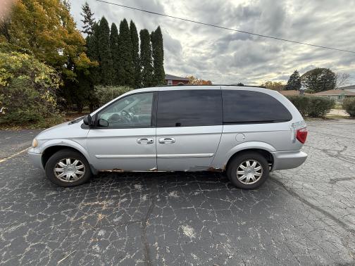 2005 Chrysler Town & Country Touring