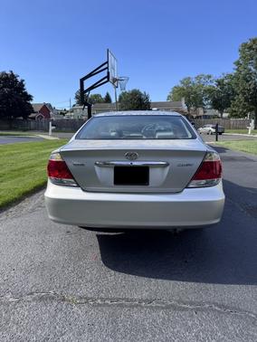 Silver 2005 Toyota Camry LE