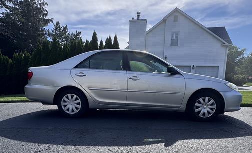 Silver 2005 Toyota Camry LE