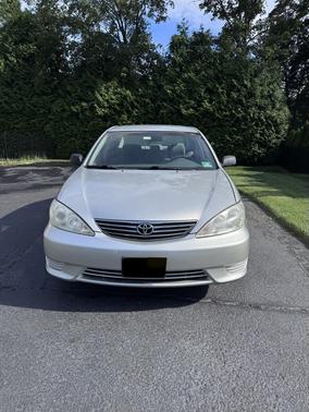 Silver 2005 Toyota Camry LE