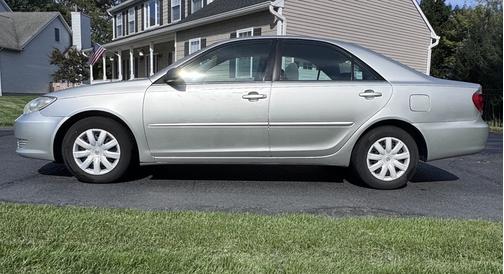 Silver 2005 Toyota Camry LE