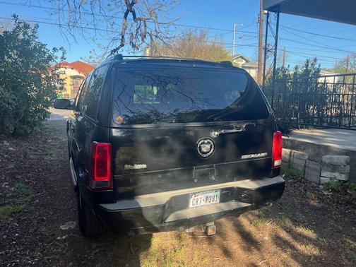 2002 Cadillac Escalade Base