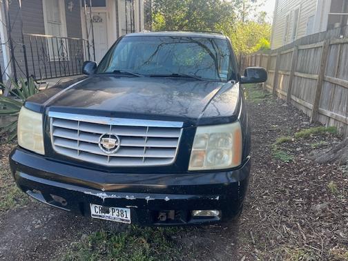 2002 Cadillac Escalade Base